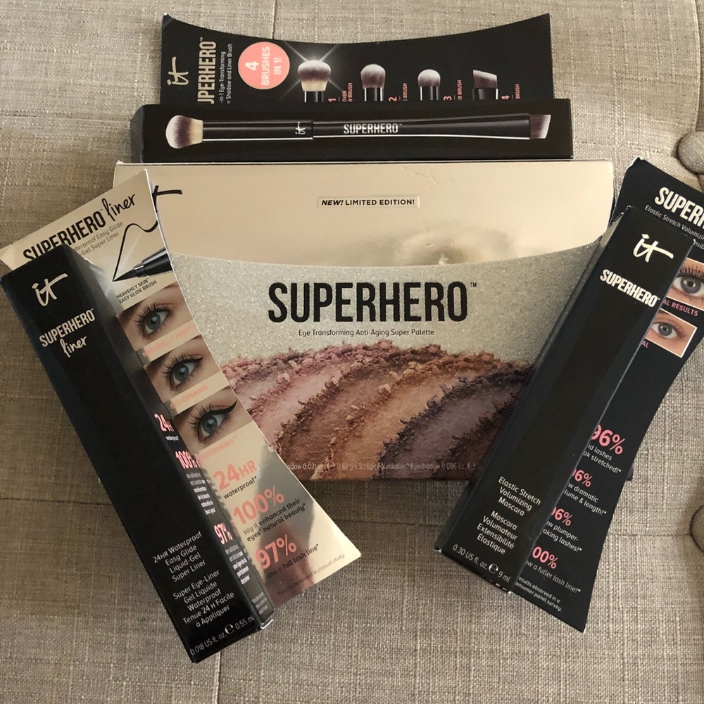 It Cosmetics Superhero Bundle